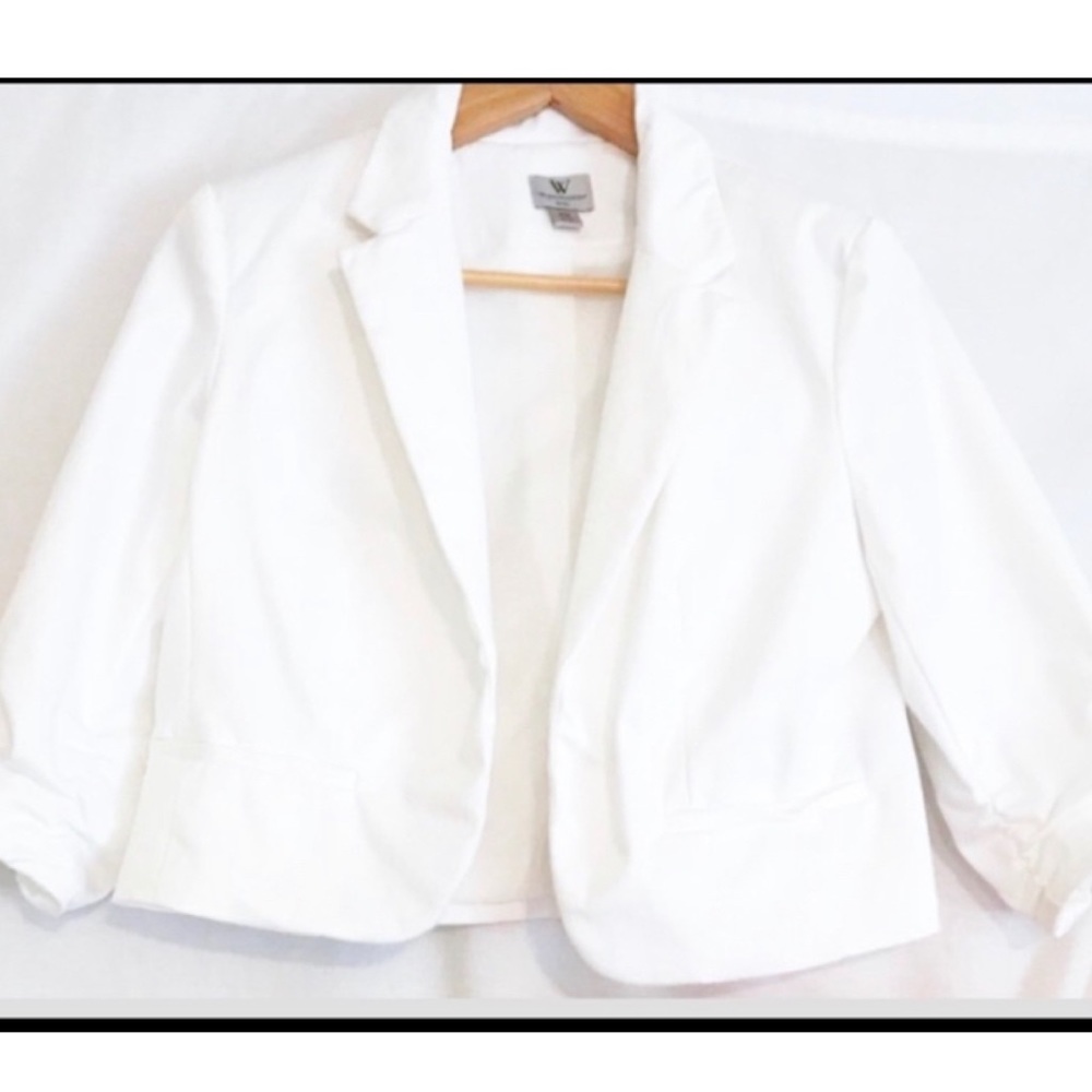 Worthington Quarter Sleeve Short Blazer.